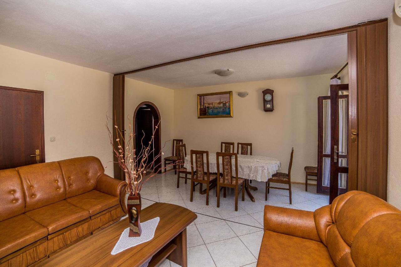 Apartments And Rooms Drpic Сплитска Екстериор снимка