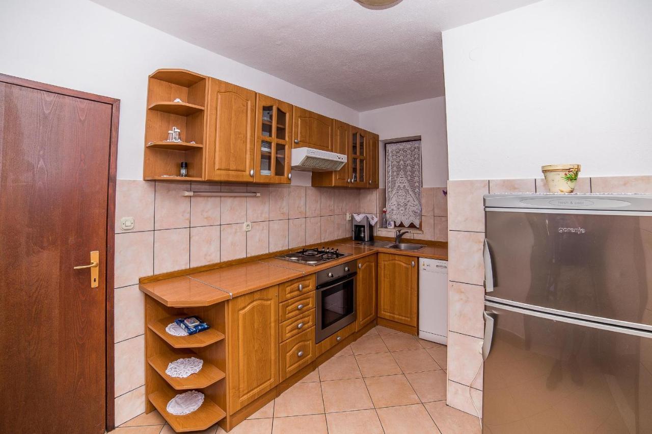 Apartments And Rooms Drpic Сплитска Екстериор снимка