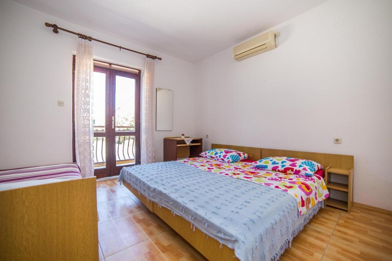 Apartments And Rooms Drpic Сплитска Екстериор снимка