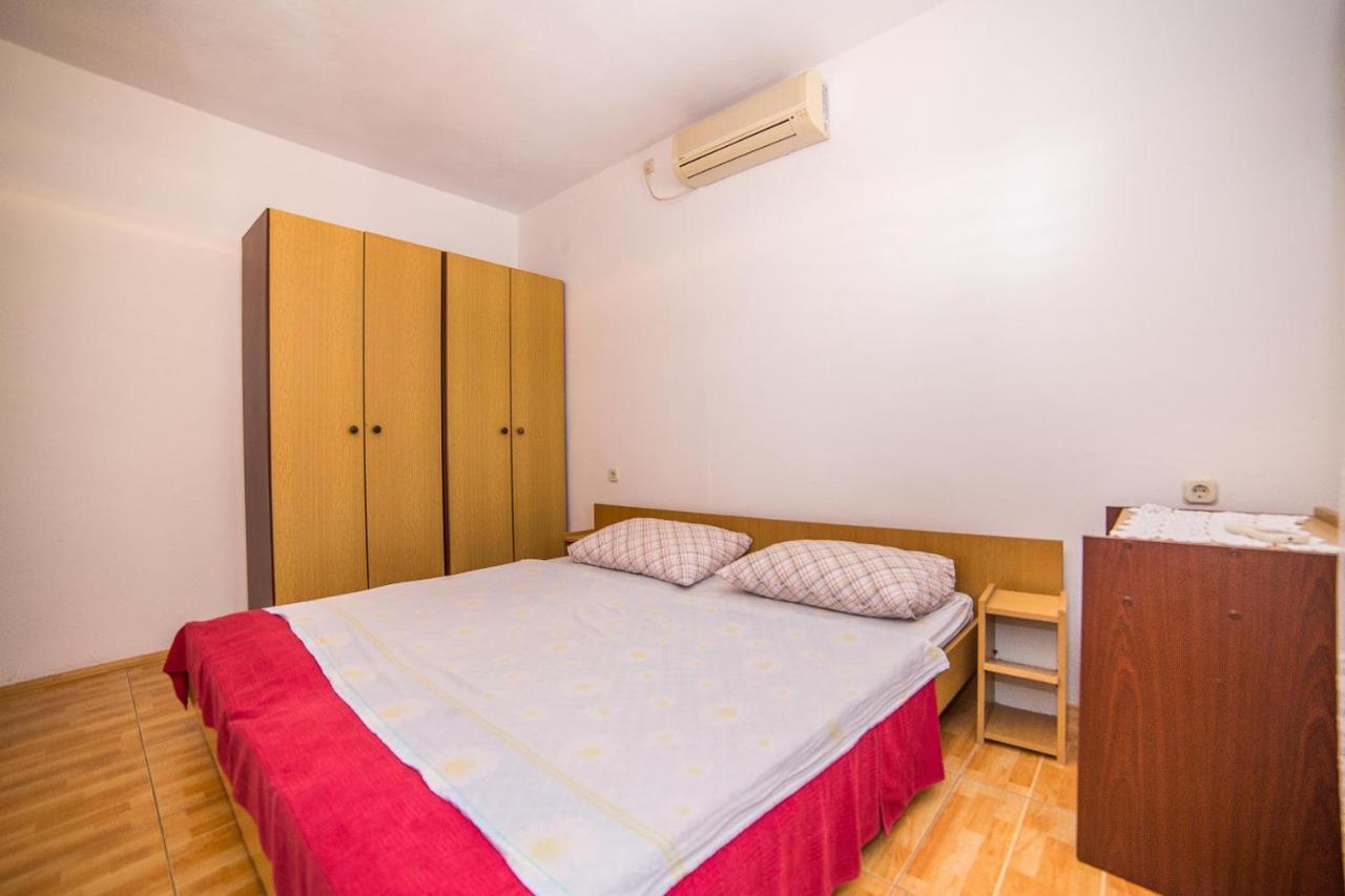 Apartments And Rooms Drpic Сплитска Екстериор снимка