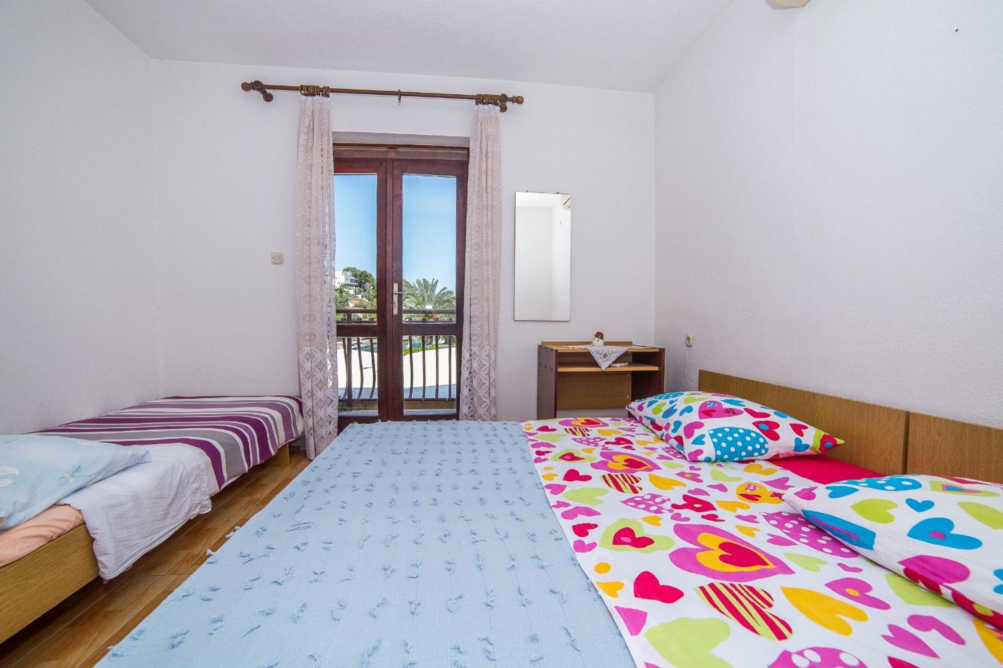 Apartments And Rooms Drpic Сплитска Екстериор снимка